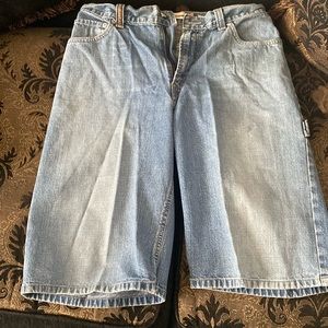 These are Levi’s workwear Jean shorts, being the size regular 18.